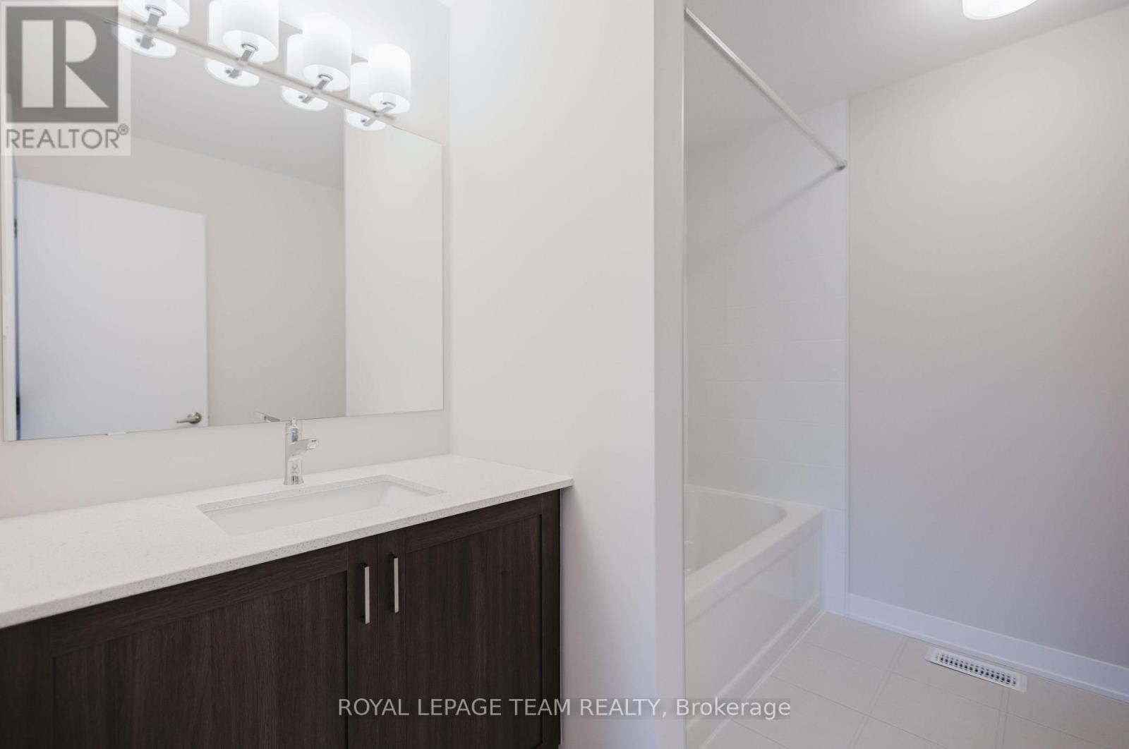 Photo 18 of 610 Expansion Road, Ottawa ON