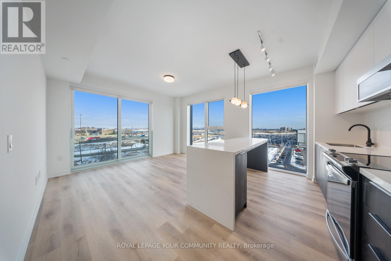 Photo 2 of 602 5 York Garden Way, Toronto ON