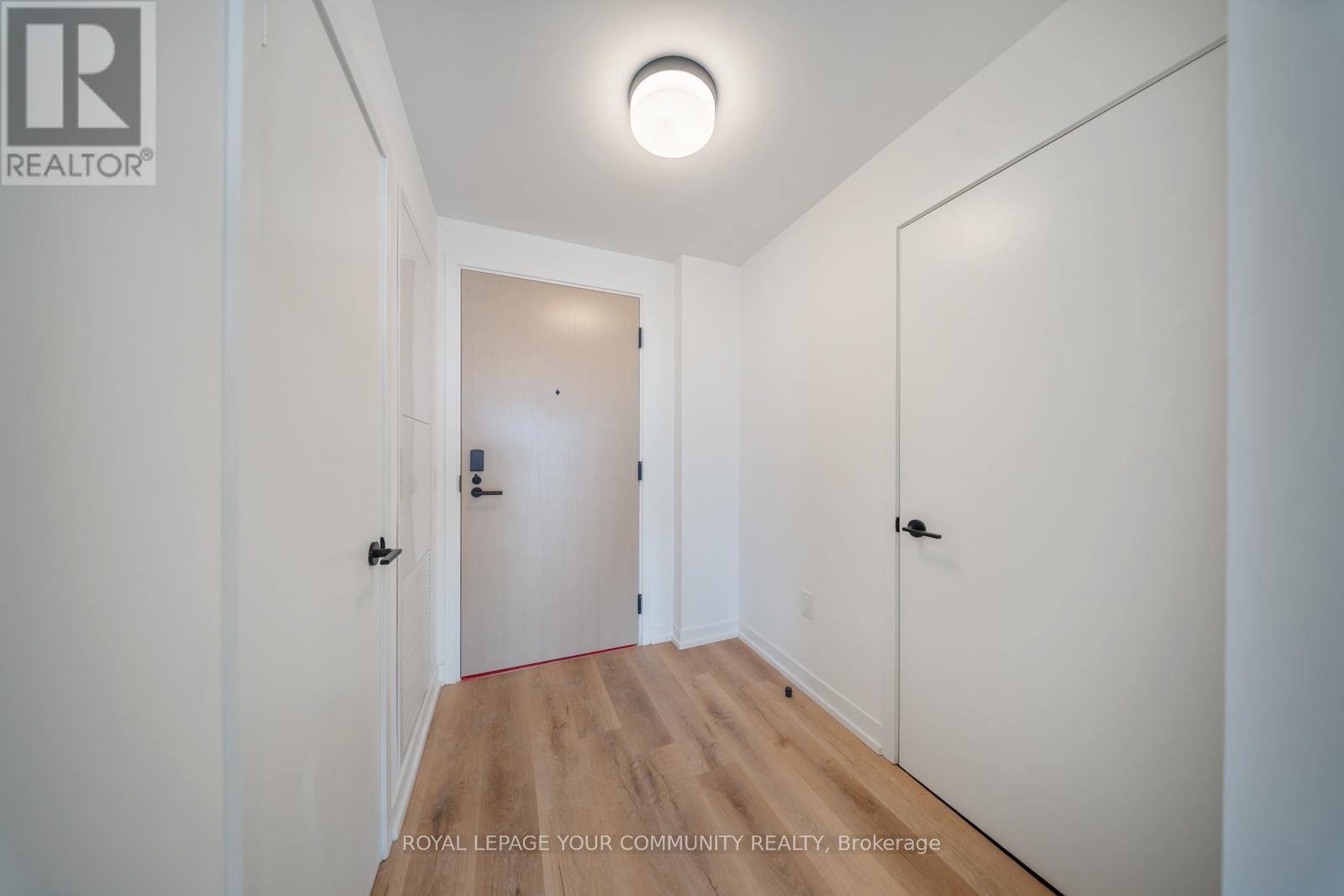 Photo 4 of 602 5 York Garden Way, Toronto ON