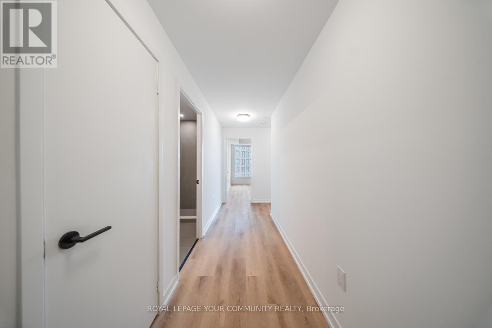 Photo 2 of 711 5 York Garden Way, Toronto ON
