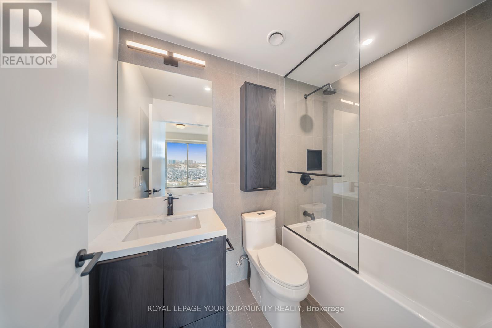 Photo 21 of 711 5 York Garden Way, Toronto ON