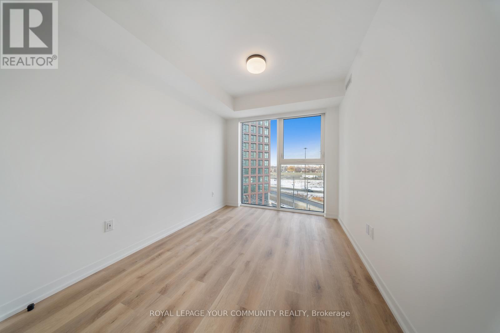 Photo 24 of 711 5 York Garden Way, Toronto ON