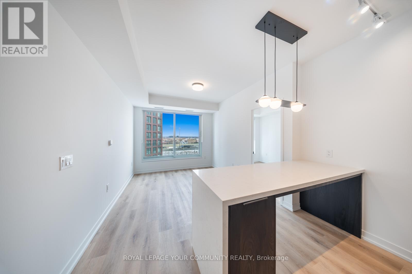 Photo 5 of 711 5 York Garden Way, Toronto ON