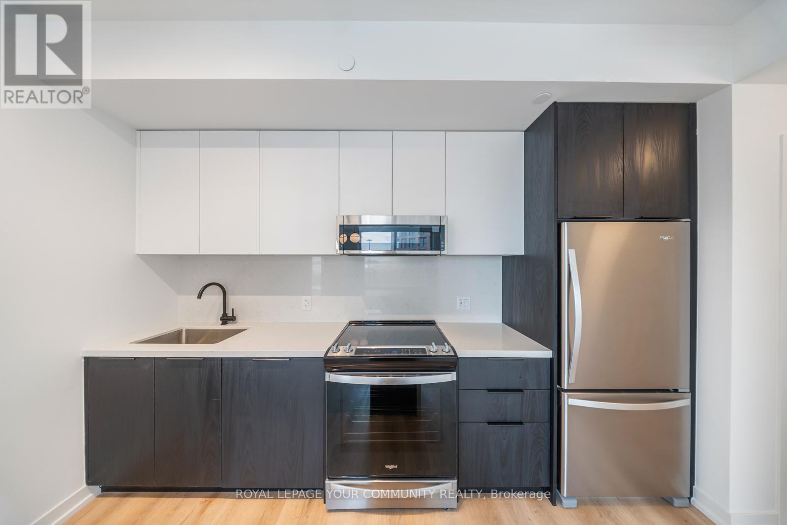 Photo 9 of 711 5 York Garden Way, Toronto ON