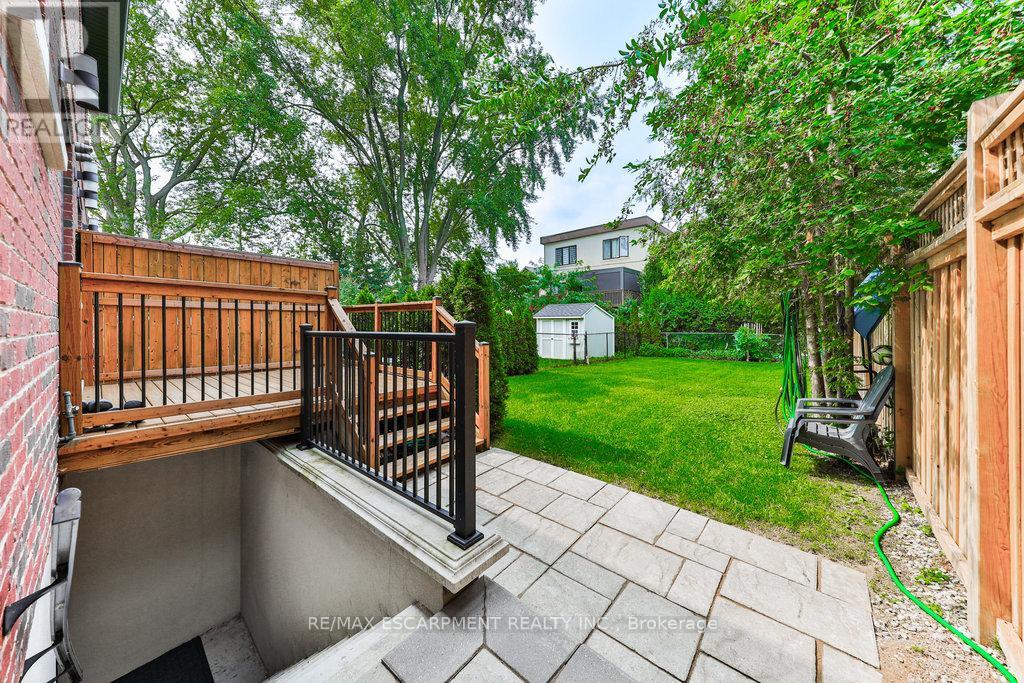 Photo 32 of 34 B Pine Avenue N, Mississauga ON