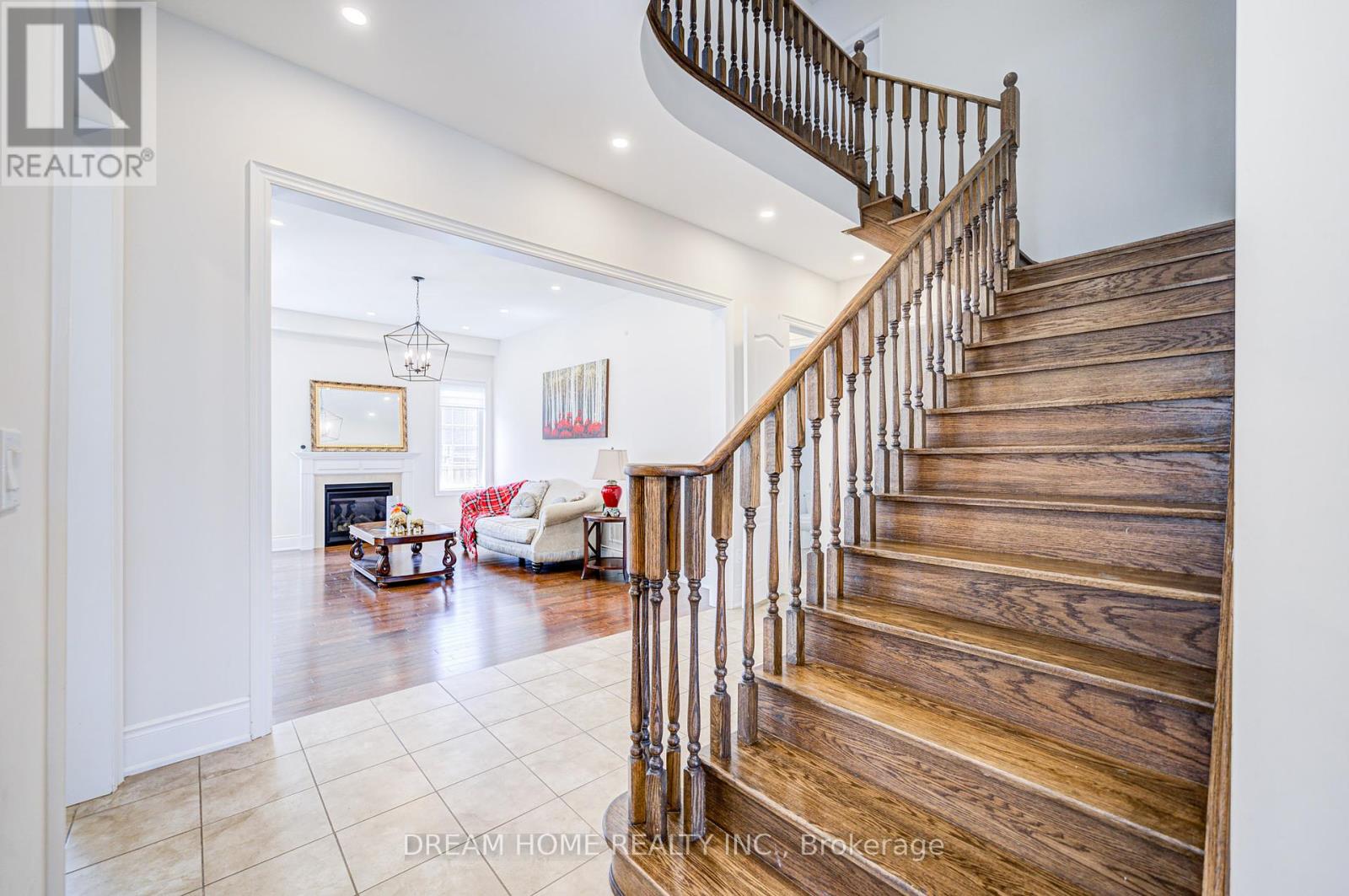 Photo 12 of 3178 Buttonbush Trail, Oakville ON