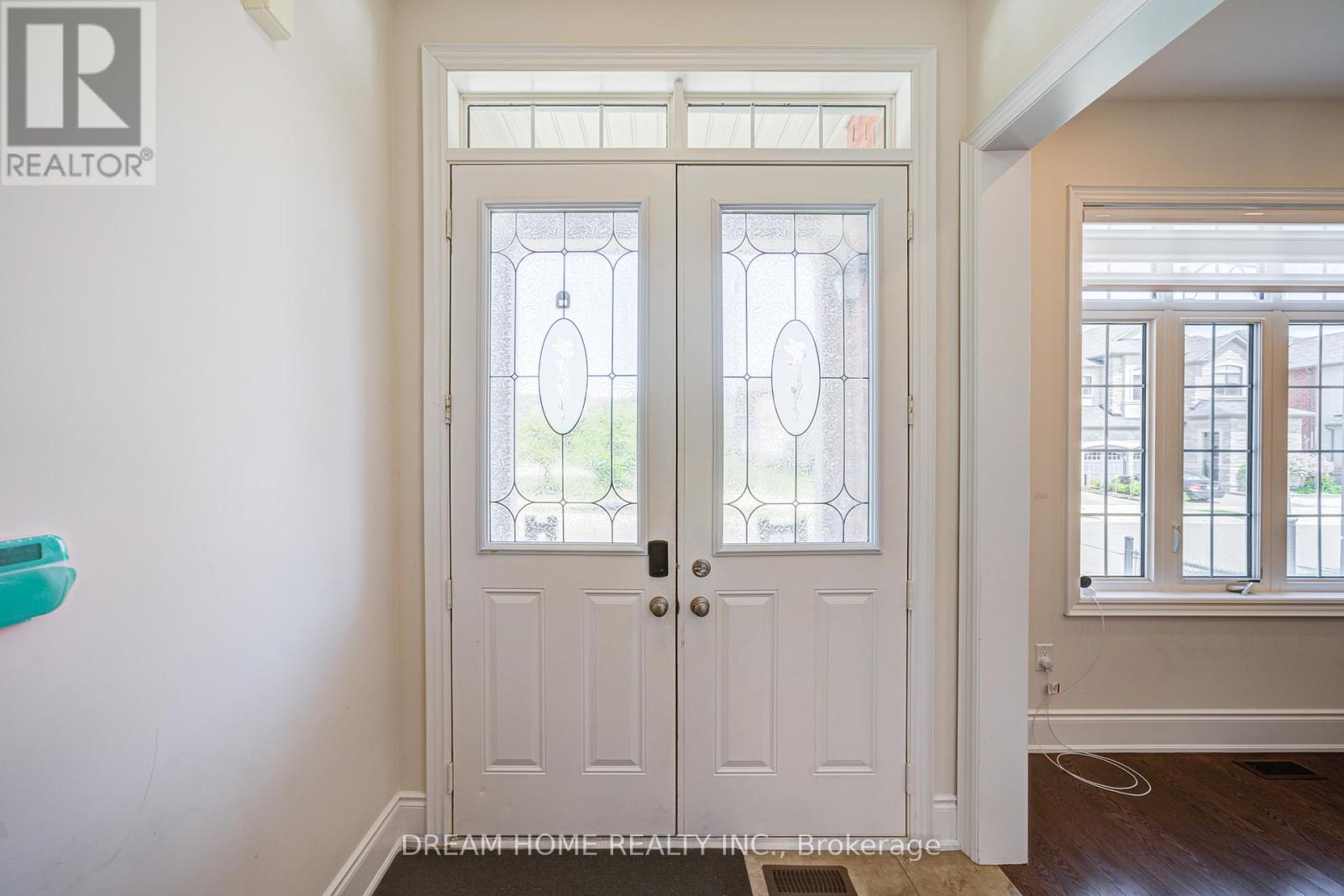 Photo 3 of 3178 Buttonbush Trail, Oakville ON
