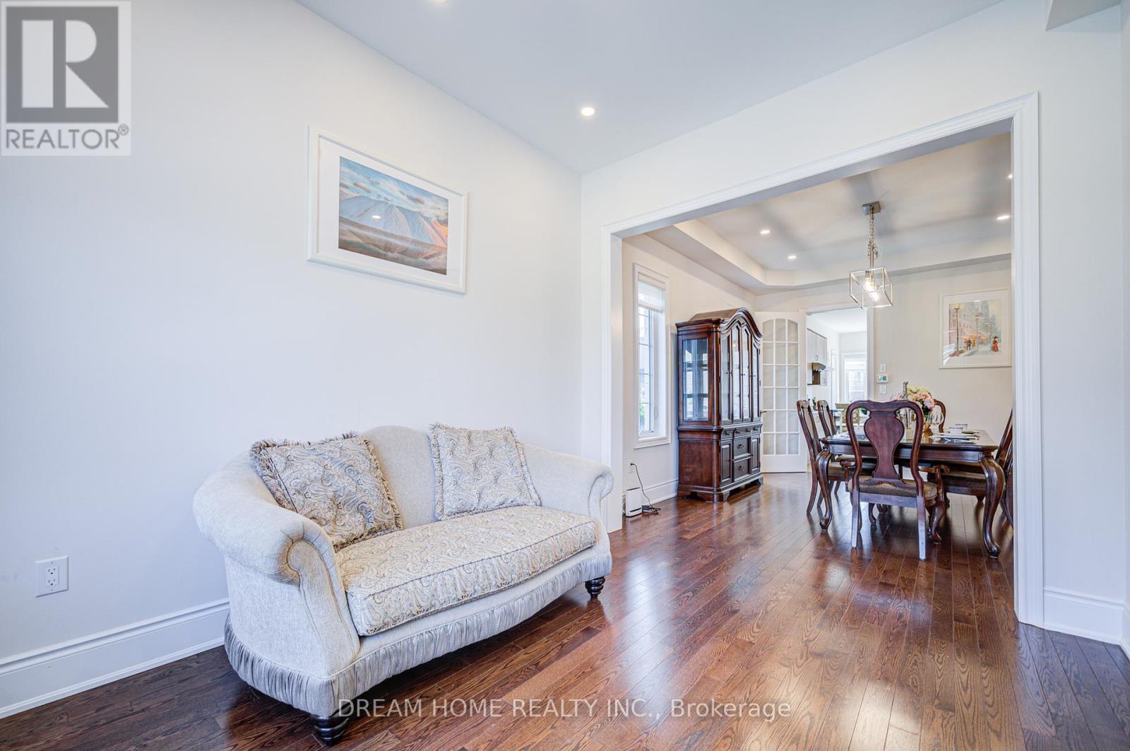 Photo 4 of 3178 Buttonbush Trail, Oakville ON