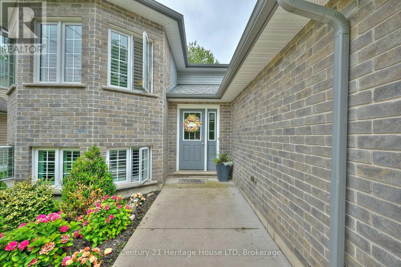 Photo 3 of 3257 Grove Avenue, Fort Erie ON
