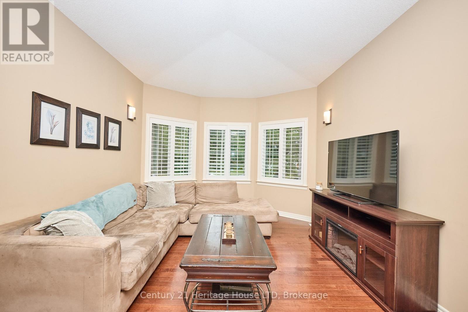 Photo 8 of 3257 Grove Avenue, Fort Erie ON