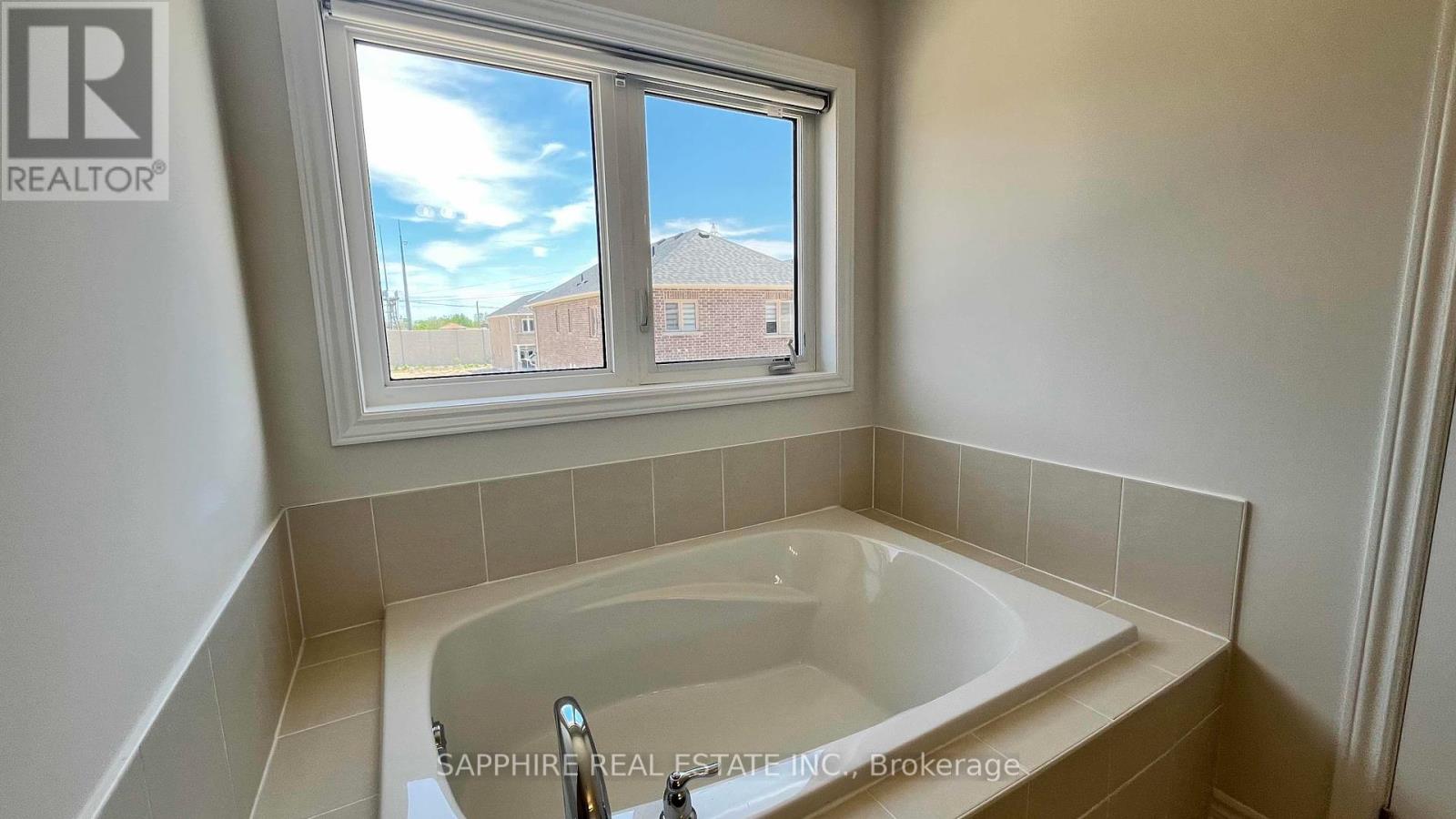 Photo 17 of 120 Baker Street, Thorold ON