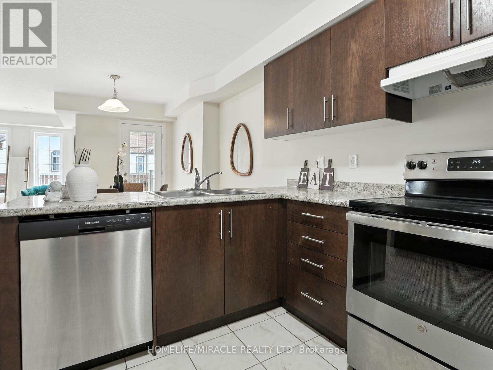 Photo 22 of 53 755 Linden Drive, Cambridge ON