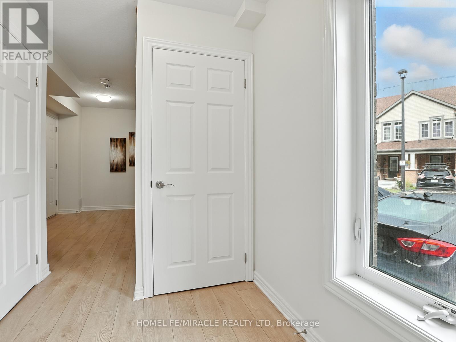 Photo 8 of 53 755 Linden Drive, Cambridge ON