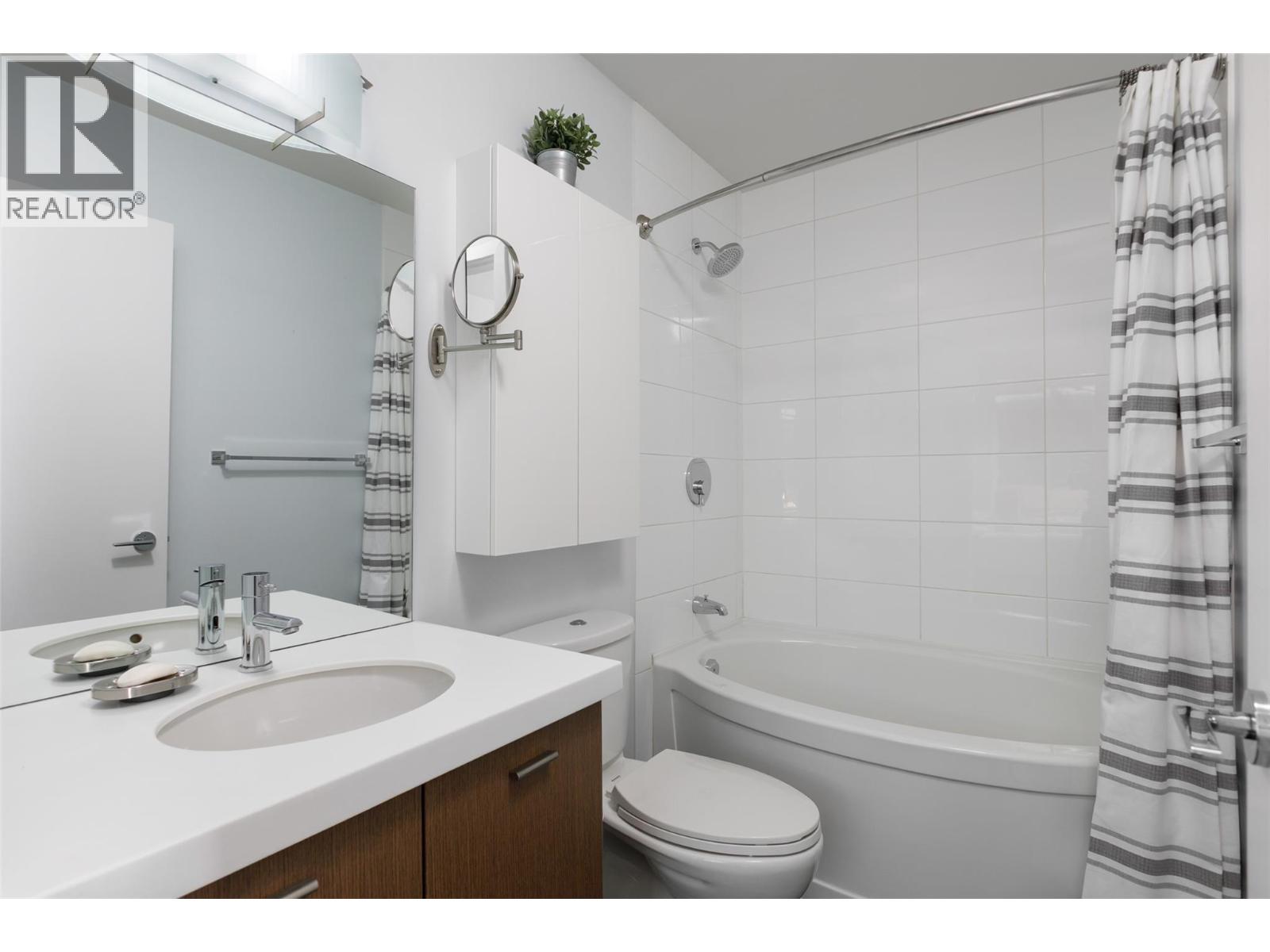 110 1550 Dickson Avenue, Kelowna