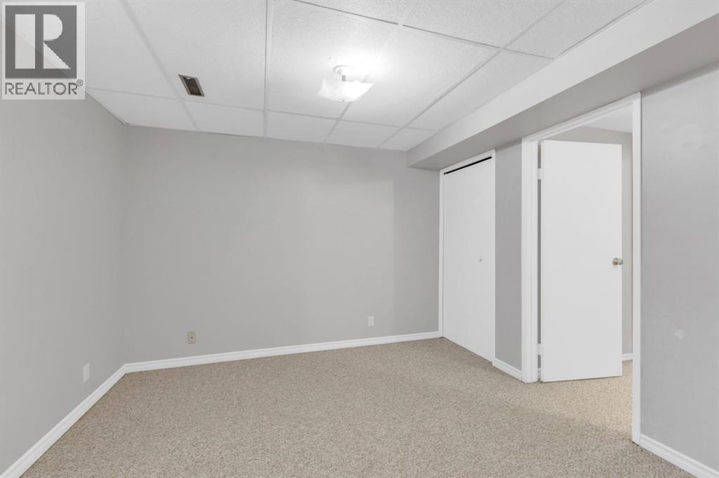 Photo 22 of 69 Erickson Drive, Red Deer AB