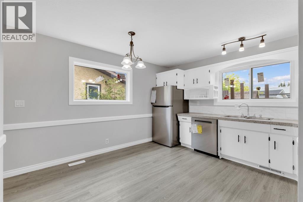 Photo 18 of 69 Erickson Drive, Red Deer AB