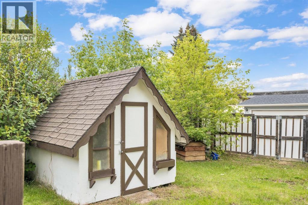 Photo 14 of 69 Erickson Drive, Red Deer AB