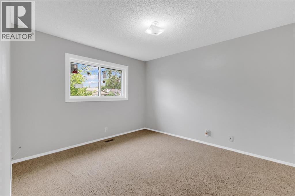 Photo 21 of 69 Erickson Drive, Red Deer AB
