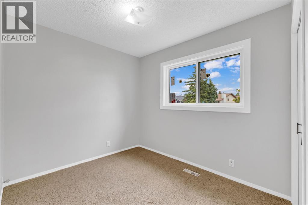 Photo 8 of 69 Erickson Drive, Red Deer AB
