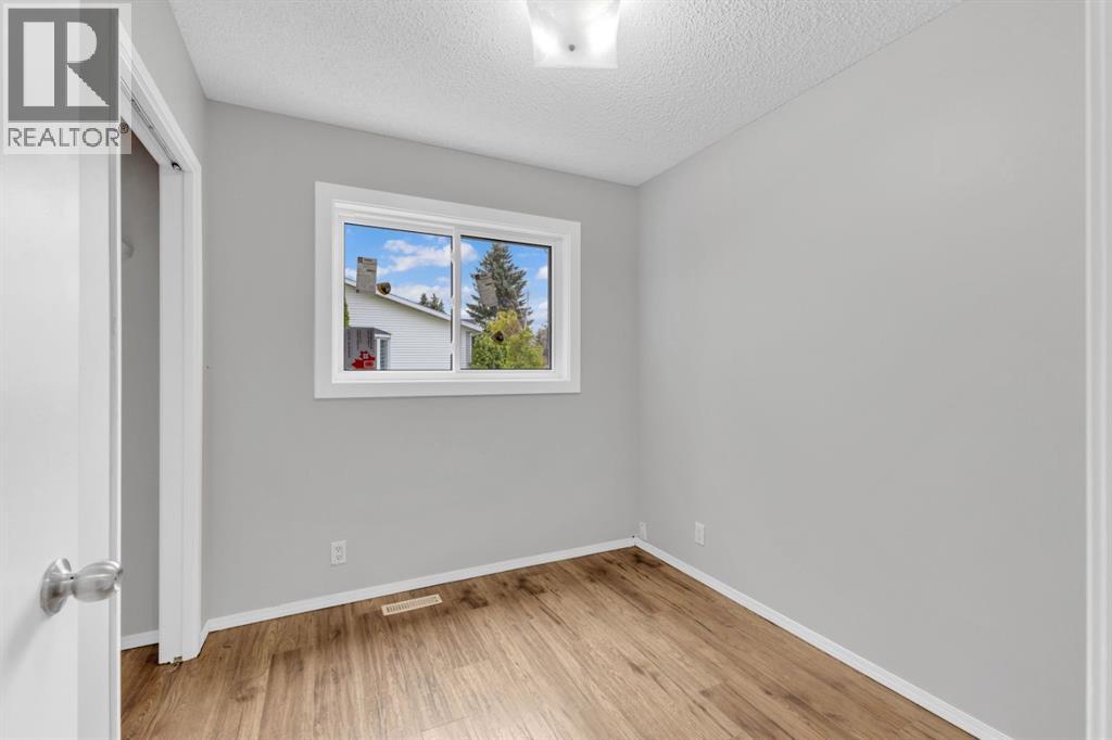 Photo 9 of 69 Erickson Drive, Red Deer AB