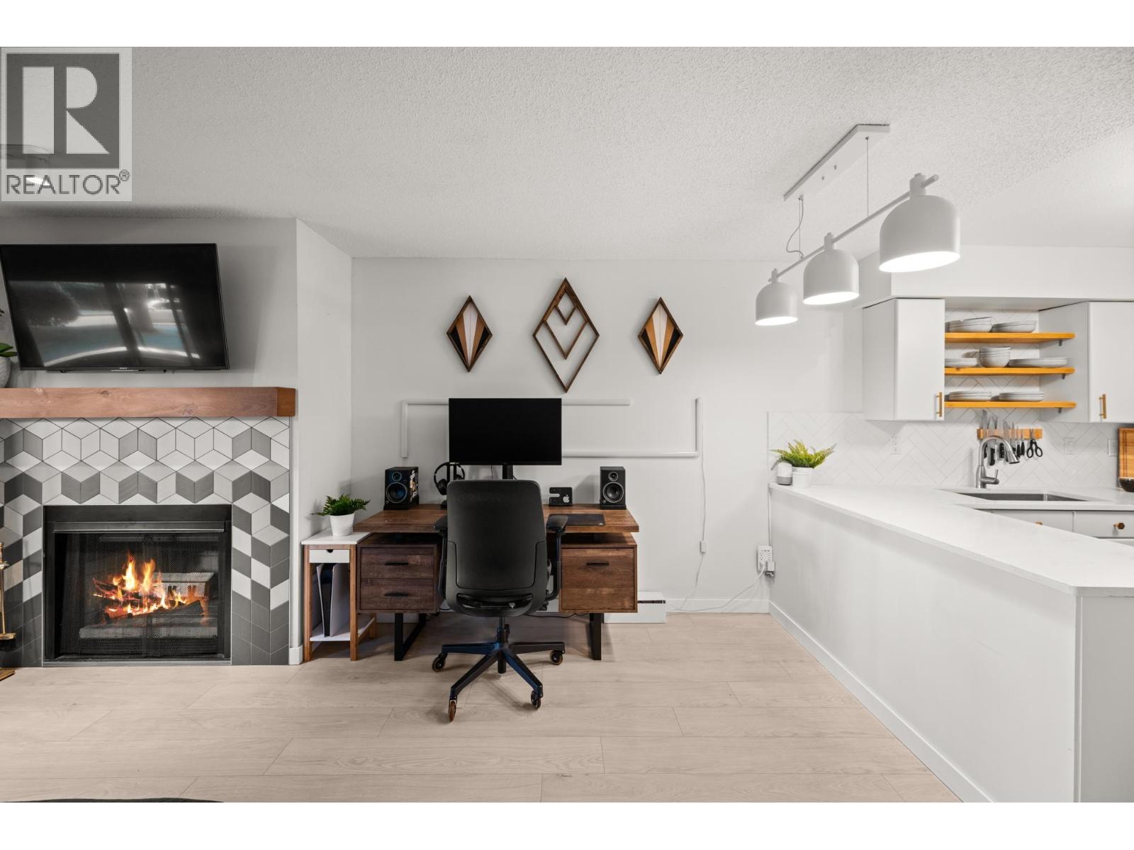 Photo 10 of 103 932 Robinson Street, Coquitlam BC