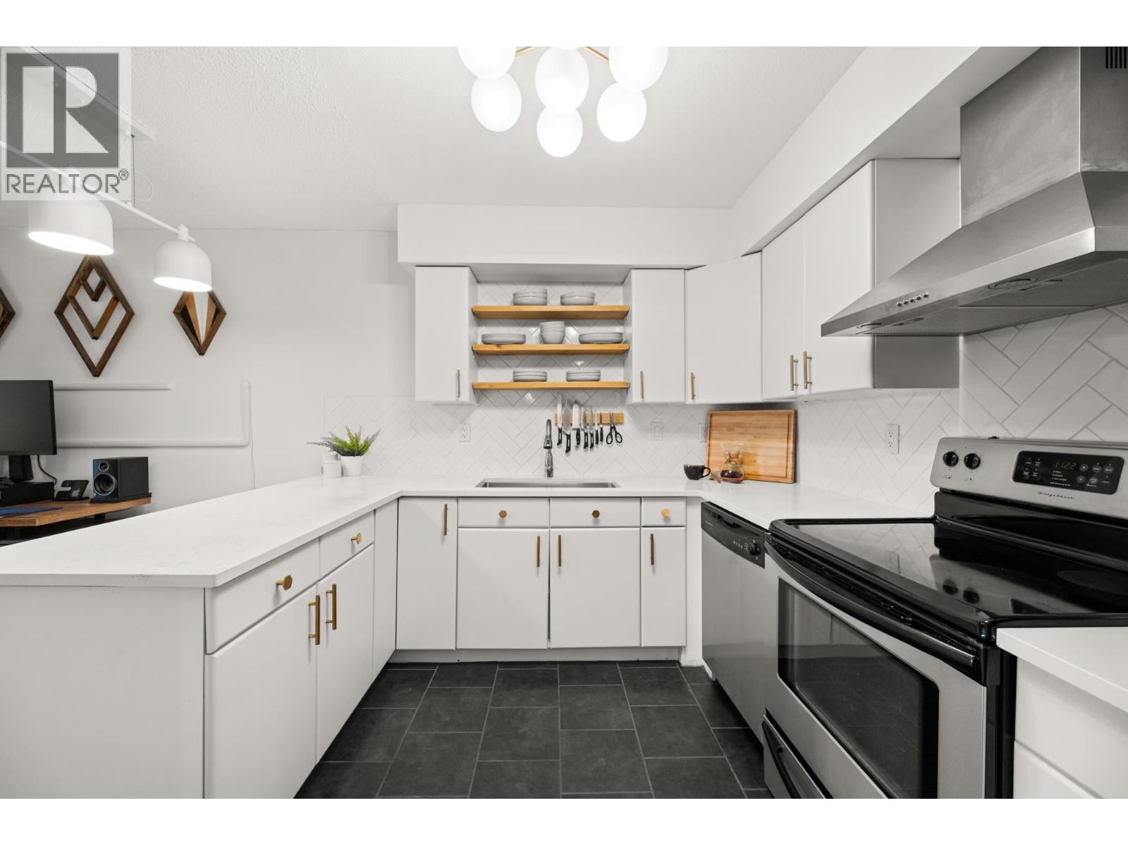 Photo 13 of 103 932 Robinson Street, Coquitlam BC