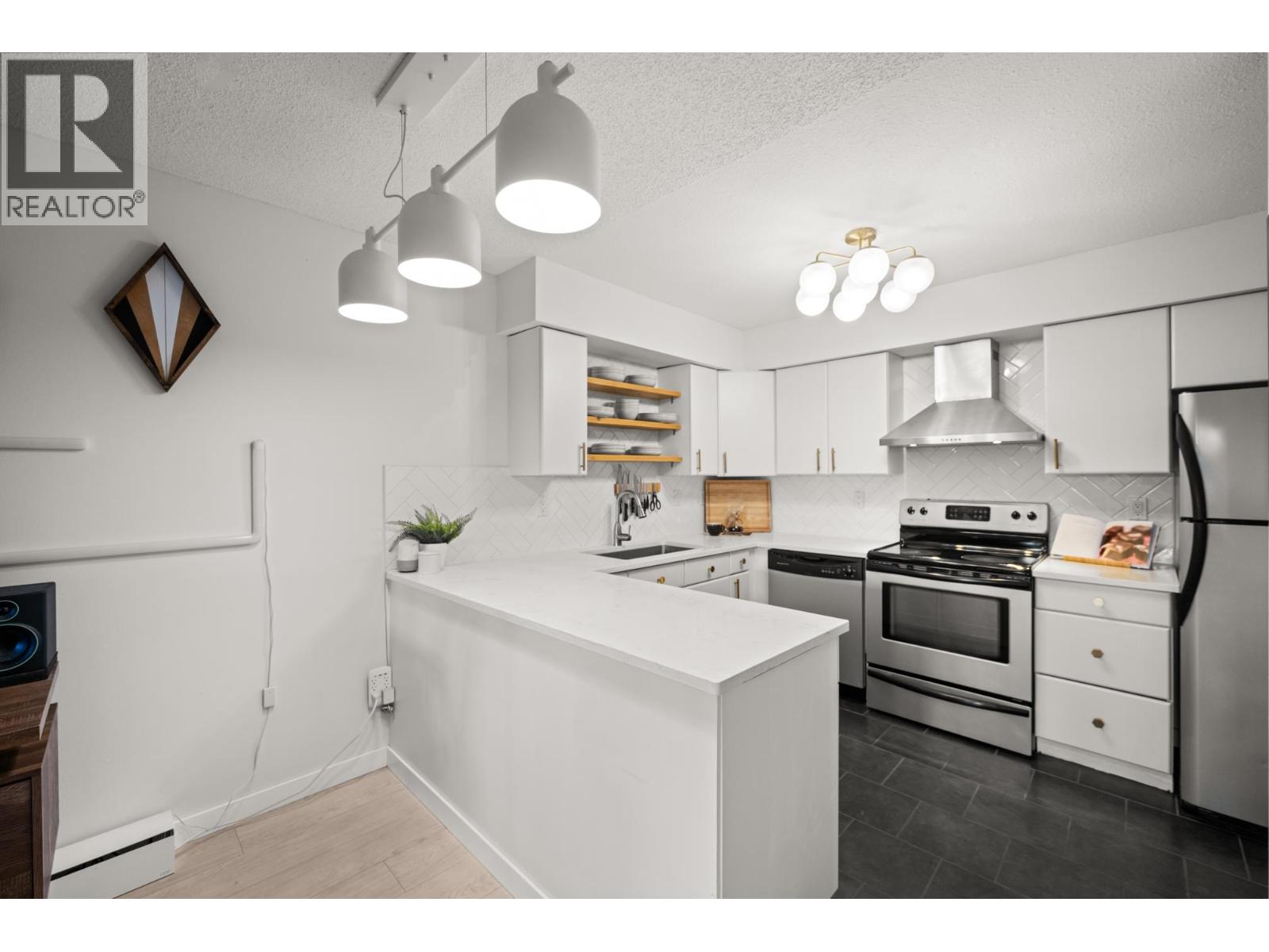 Photo 11 of 103 932 Robinson Street, Coquitlam BC