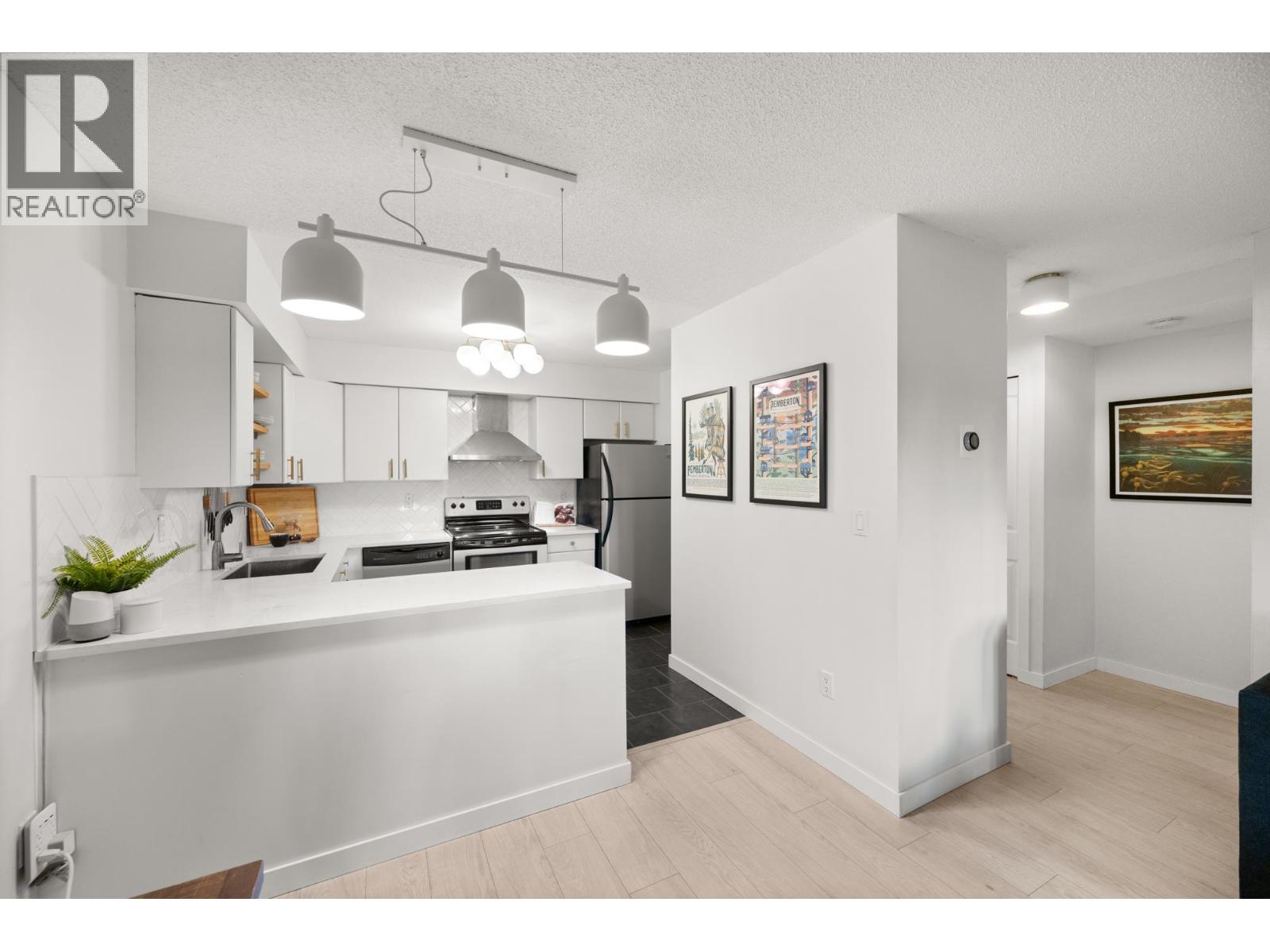 Photo 12 of 103 932 Robinson Street, Coquitlam BC