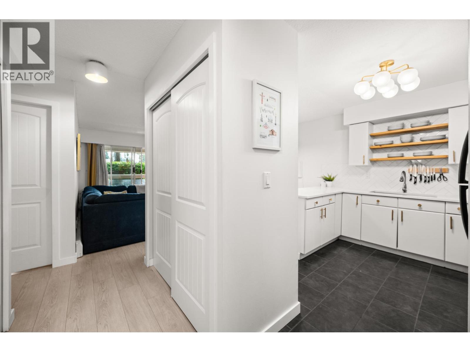 Photo 5 of 103 932 Robinson Street, Coquitlam BC
