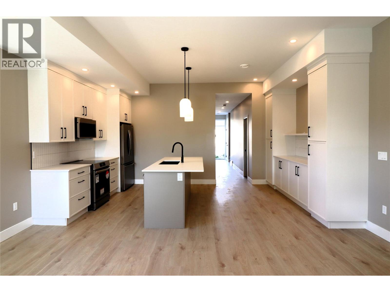Photo 4 of 159 Chestnut Avenue, Kamloops BC