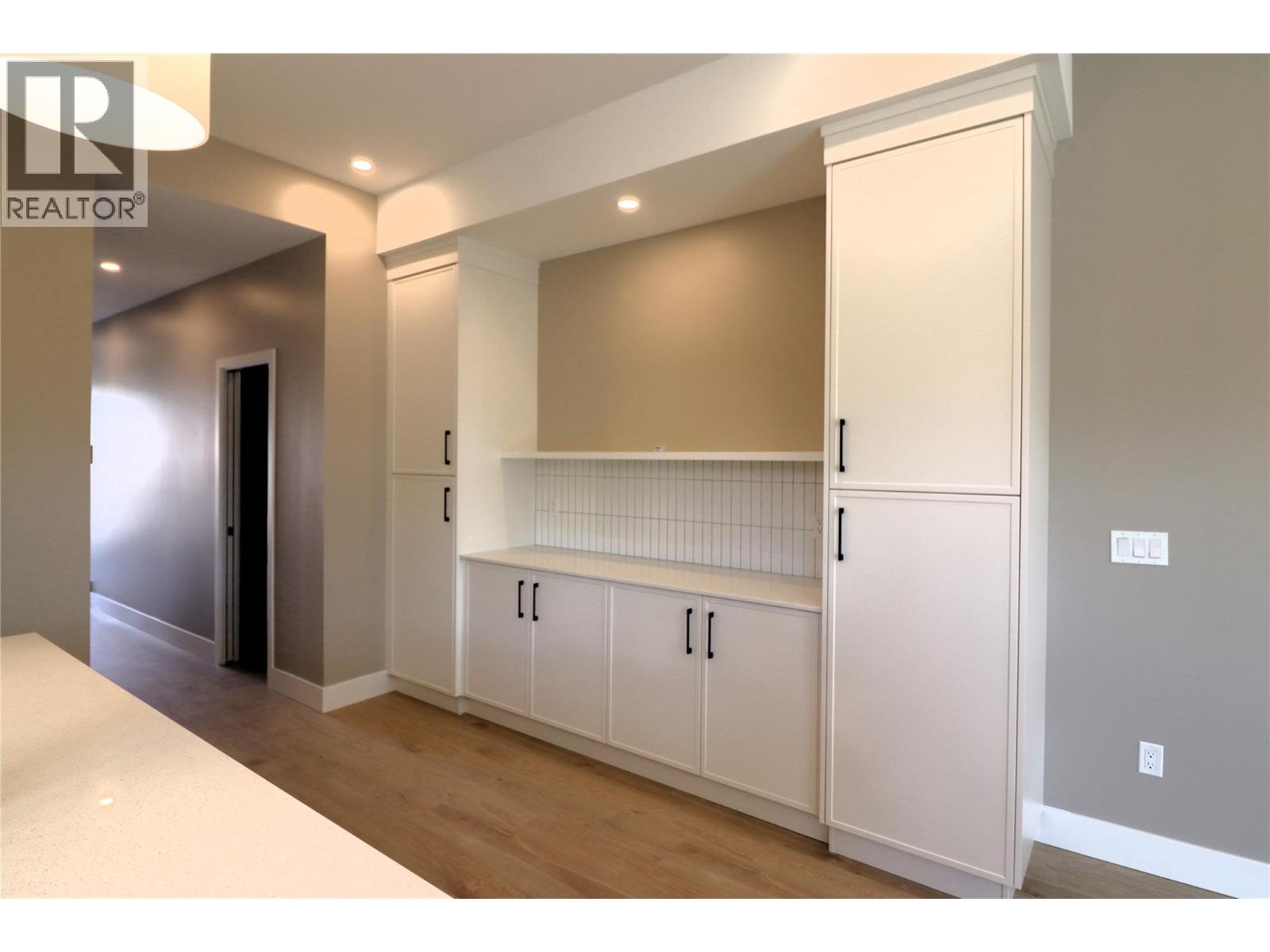 Photo 8 of 159 Chestnut Avenue, Kamloops BC