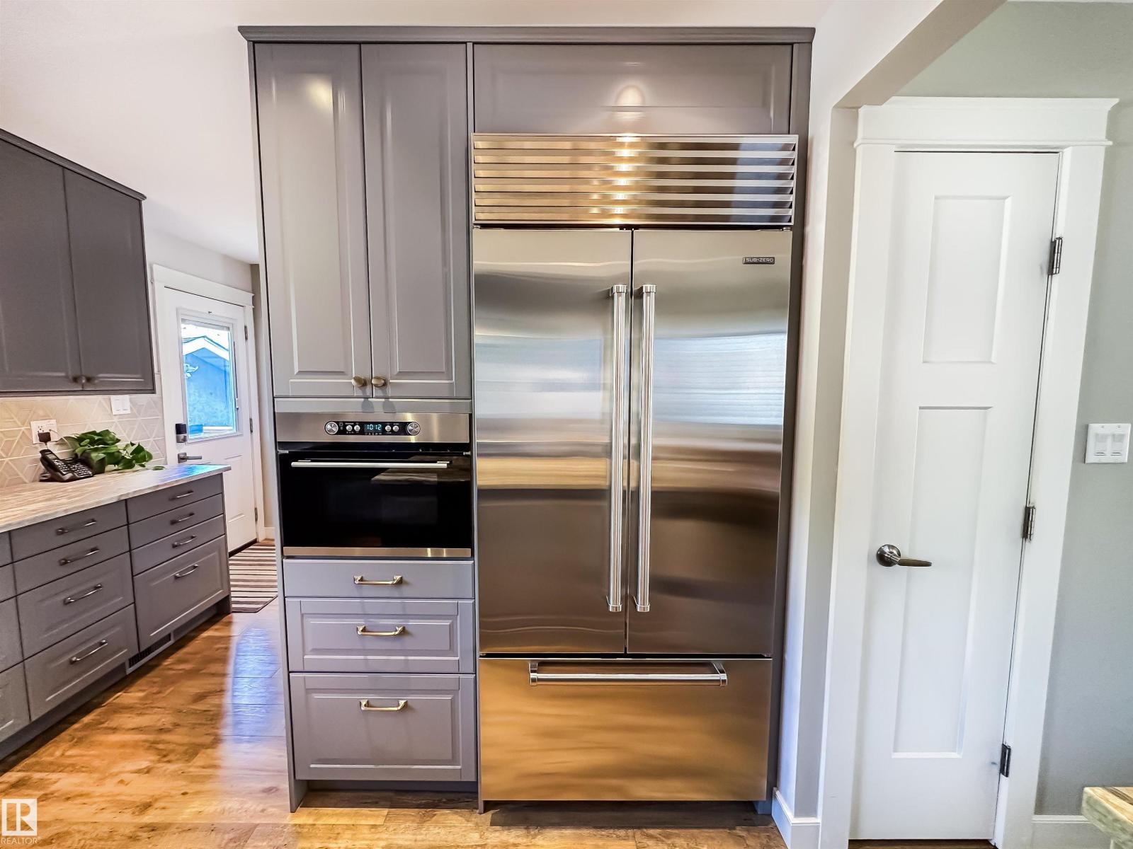 Photo 19 of 10218 73 St Nw, Edmonton AB