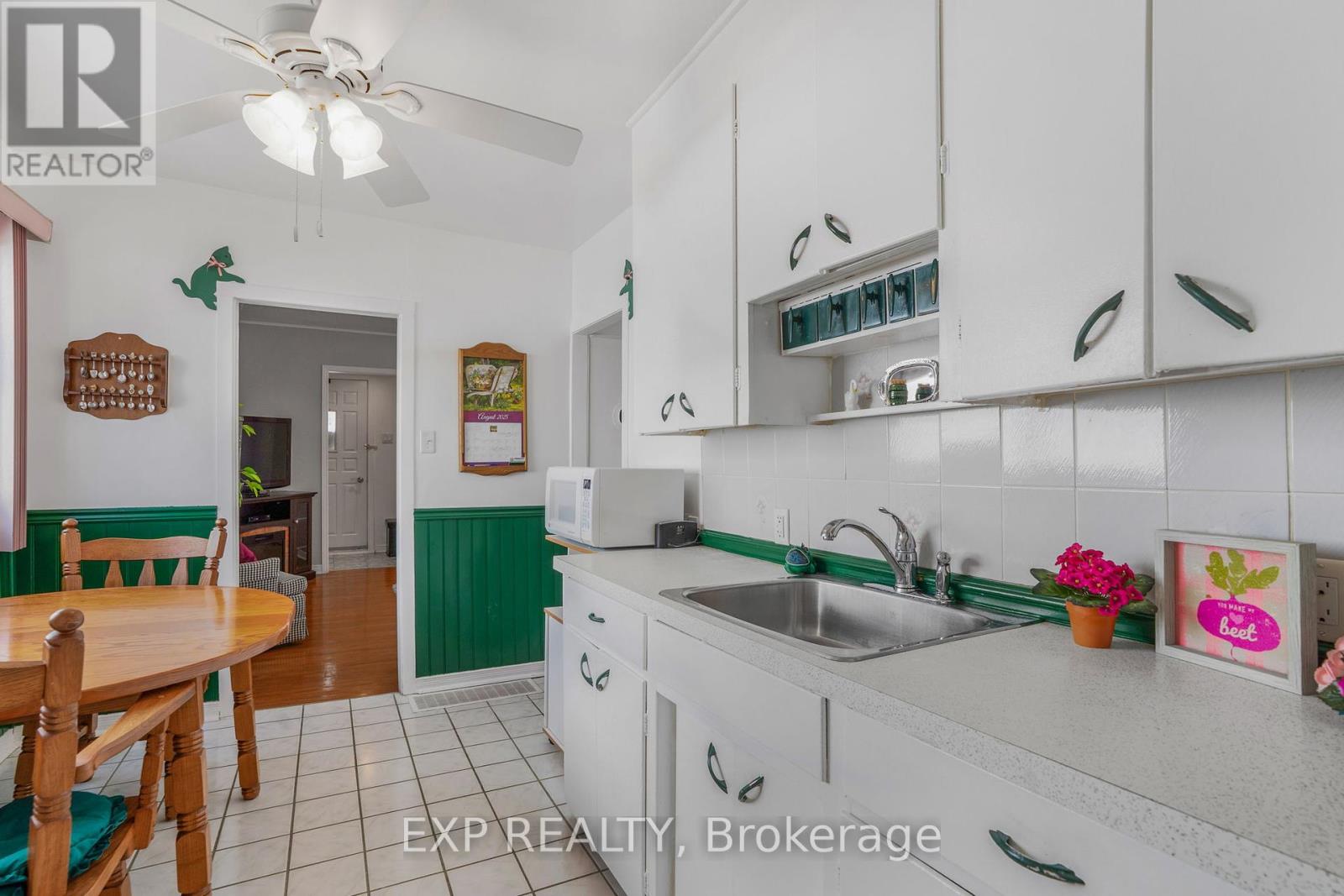 Photo 11 of 35 Twelfth Street E, Cornwall ON