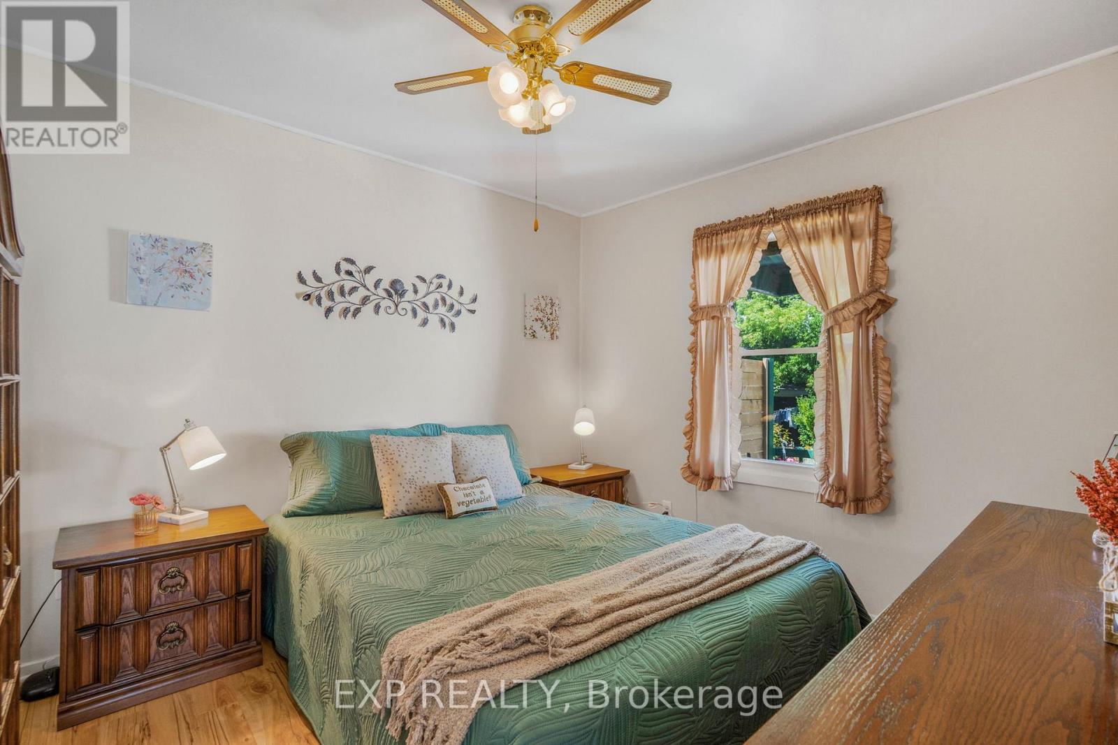Photo 15 of 35 Twelfth Street E, Cornwall ON