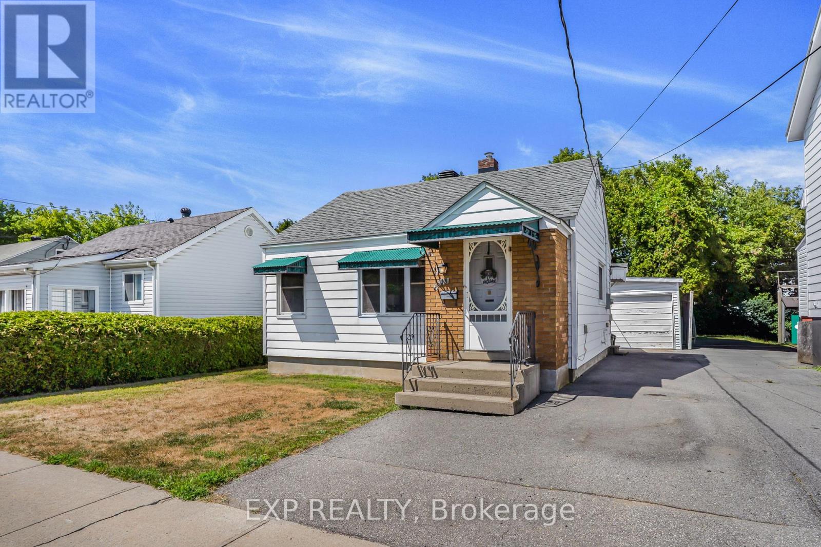 Photo 2 of 35 Twelfth Street E, Cornwall ON