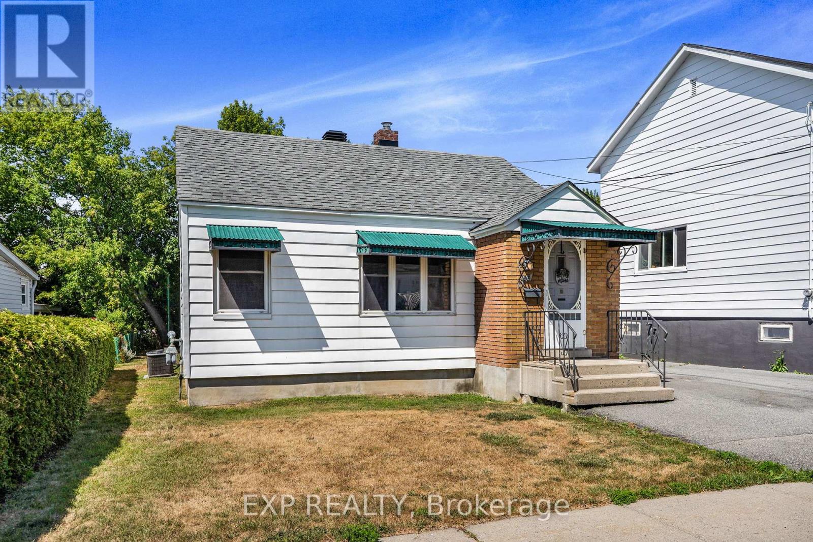 Photo 3 of 35 Twelfth Street E, Cornwall ON