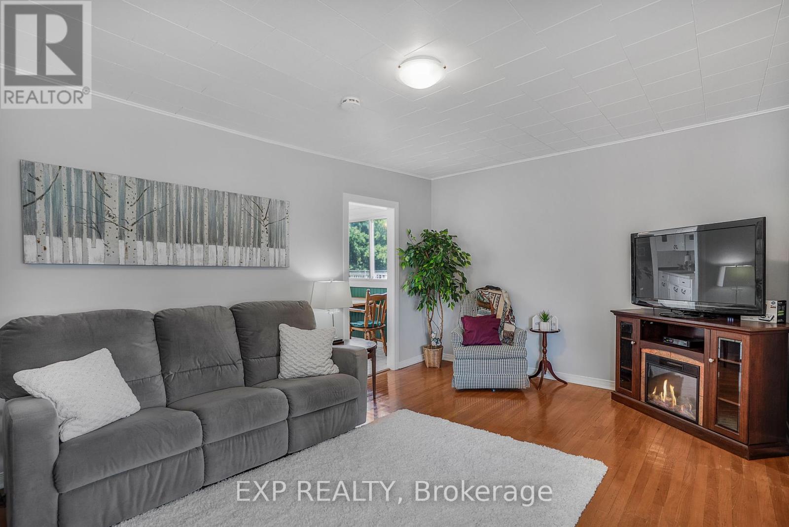 Photo 7 of 35 Twelfth Street E, Cornwall ON