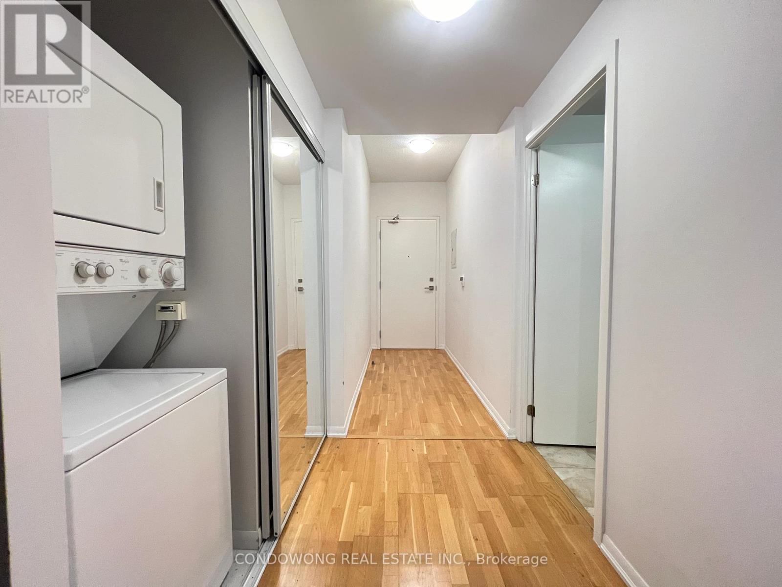 Photo 2 of 4201 832 Bay Street, Toronto ON