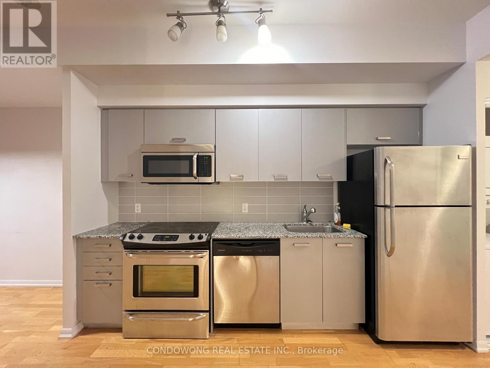 Photo 4 of 4201 832 Bay Street, Toronto ON