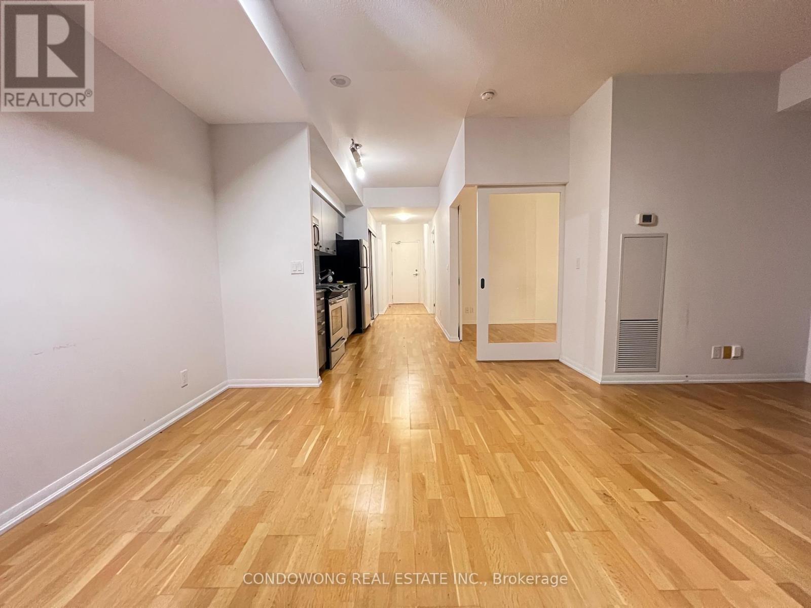 Photo 5 of 4201 832 Bay Street, Toronto ON
