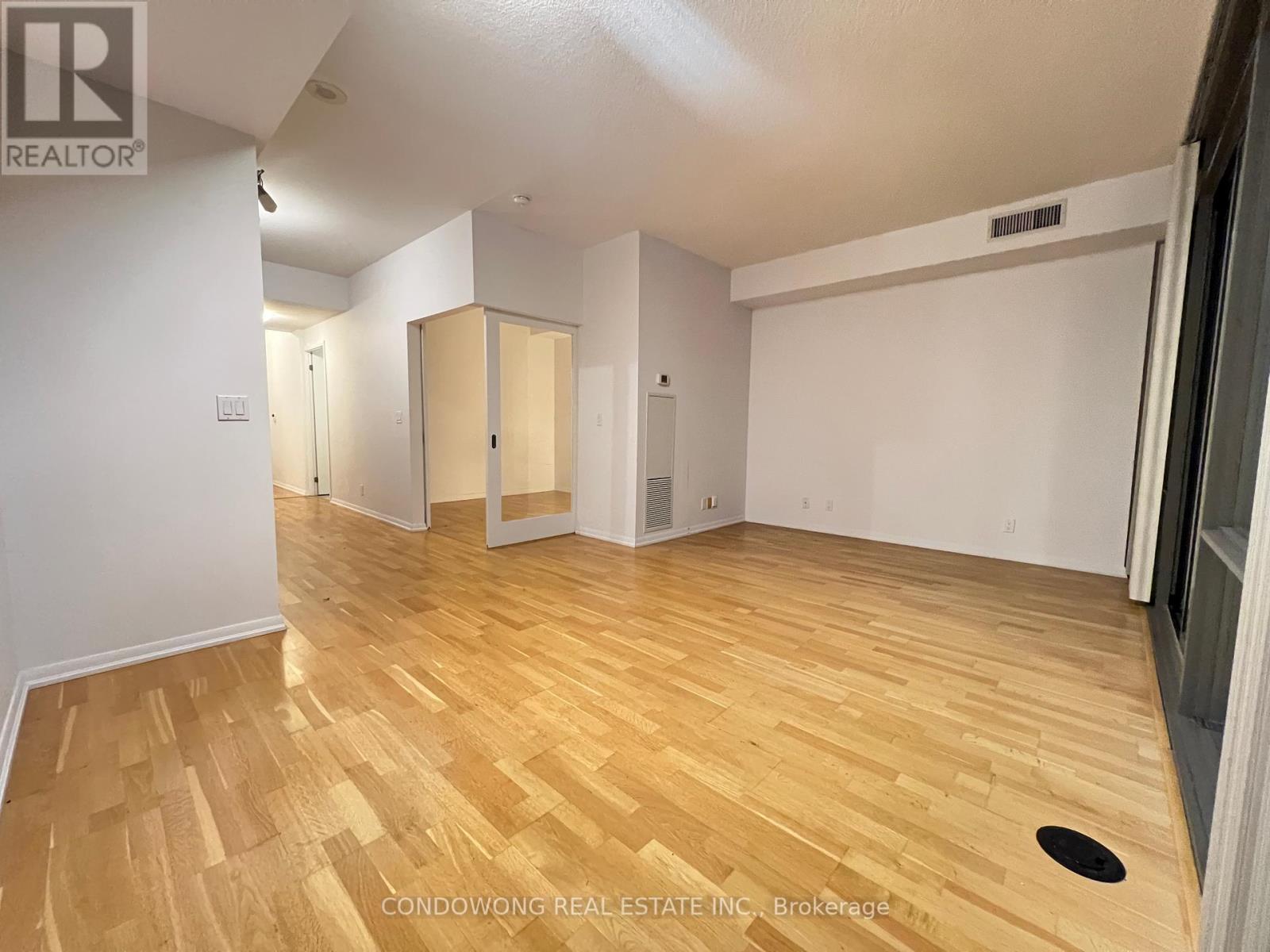 Photo 6 of 4201 832 Bay Street, Toronto ON