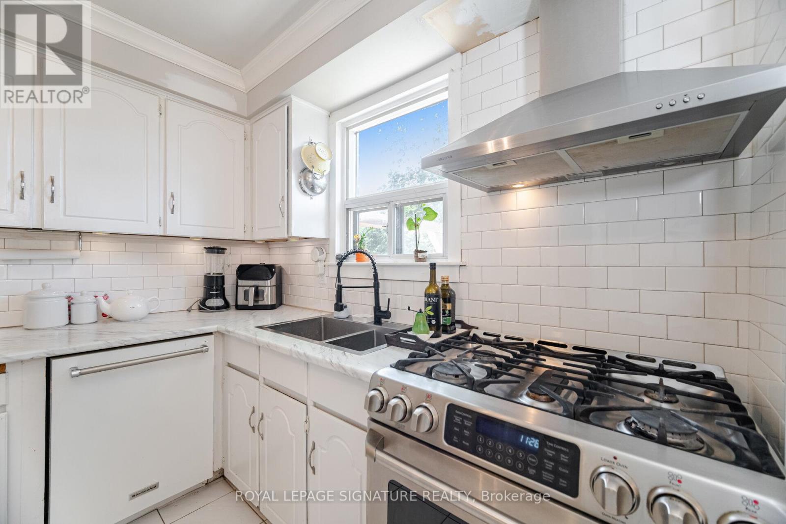 Photo 14 of 2698 Lundene Road, Mississauga ON