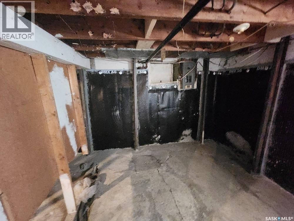 Photo 20 of 3303 Dewdney Avenue, Regina SK