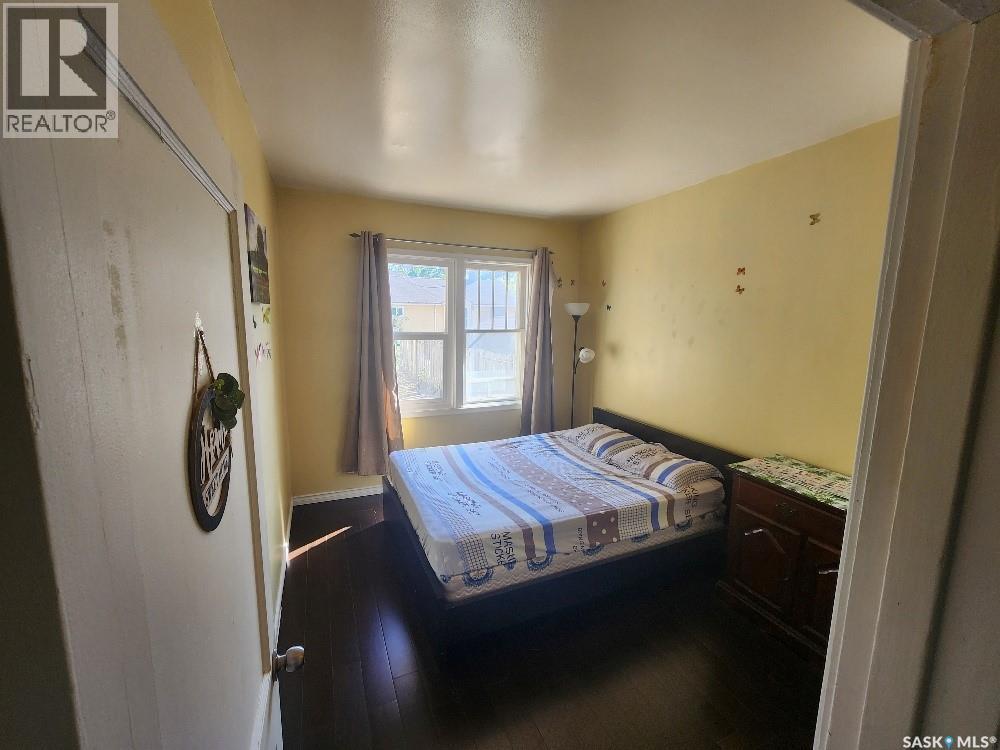 Photo 8 of 3303 Dewdney Avenue, Regina SK
