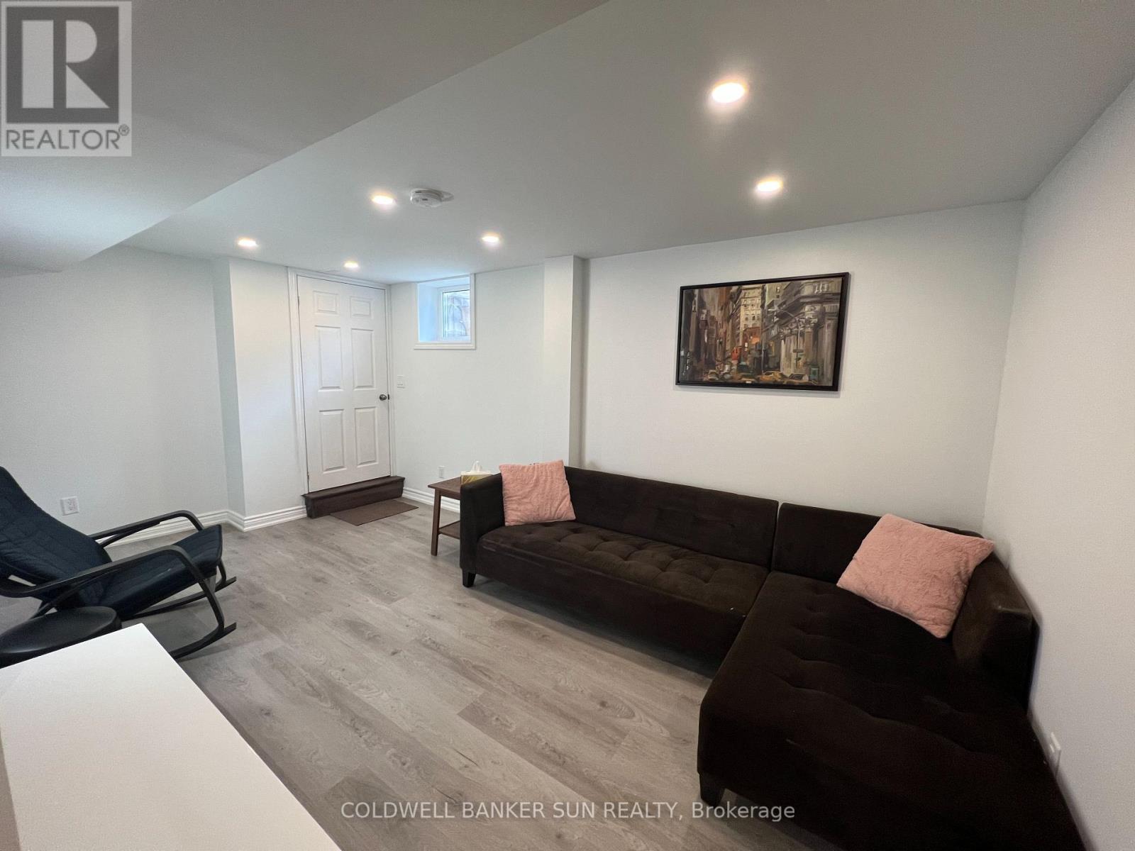 Photo 2 of 70 Rossi Drive, Vaughan ON