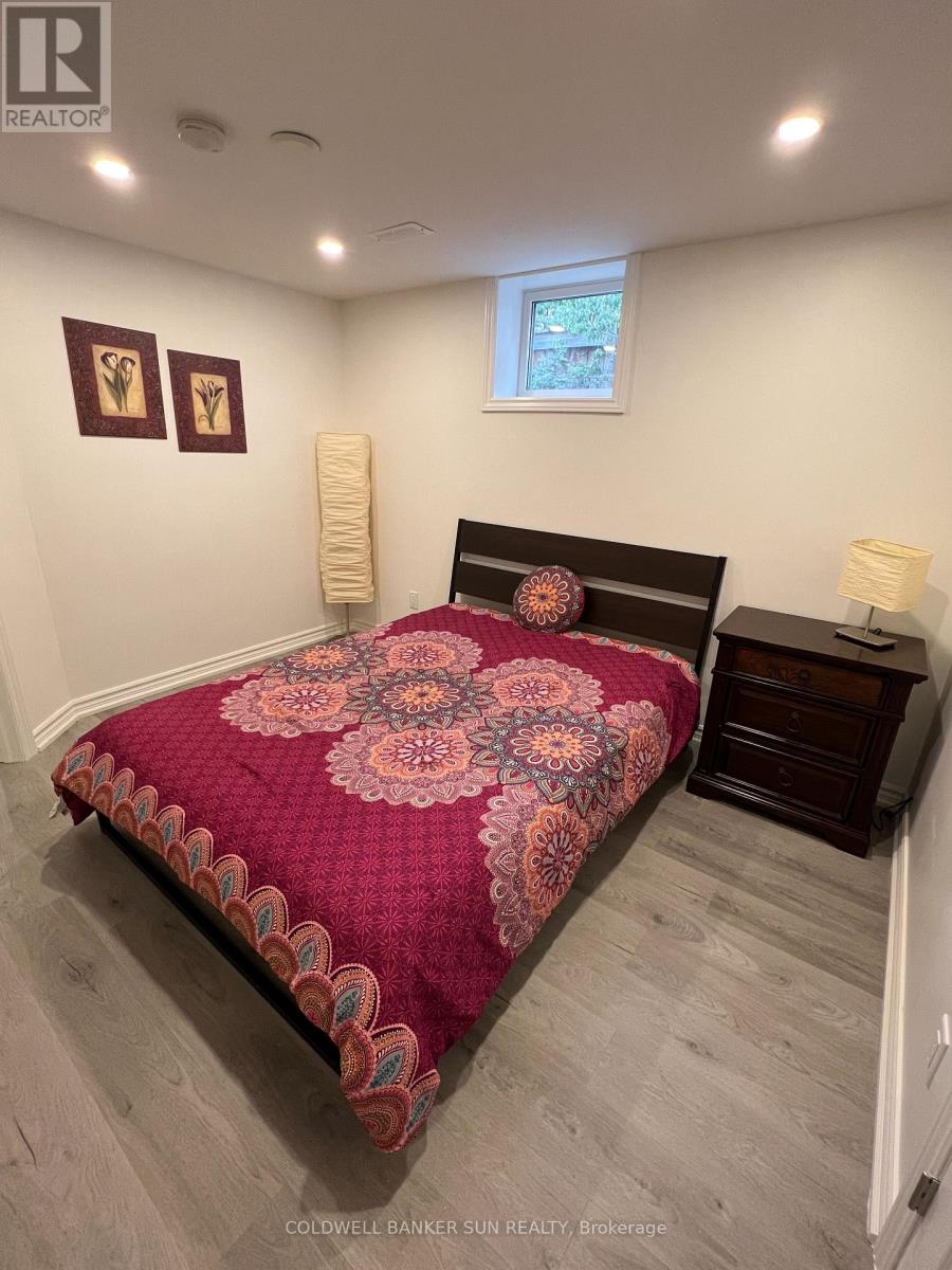 Photo 3 of 70 Rossi Drive, Vaughan ON