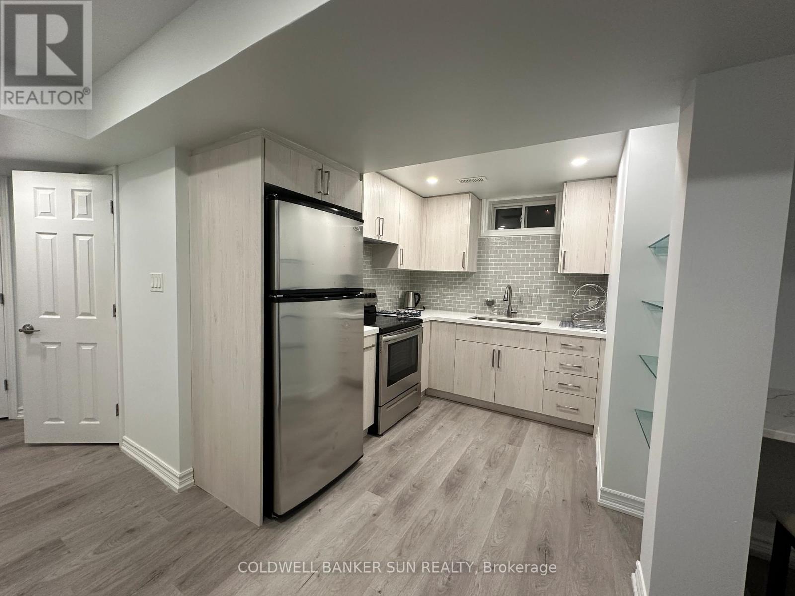 Photo 5 of 70 Rossi Drive, Vaughan ON