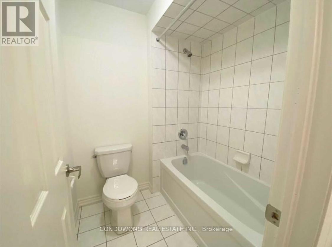 Photo 11 of 93 Markview Road, Whitchurchstouffville ON