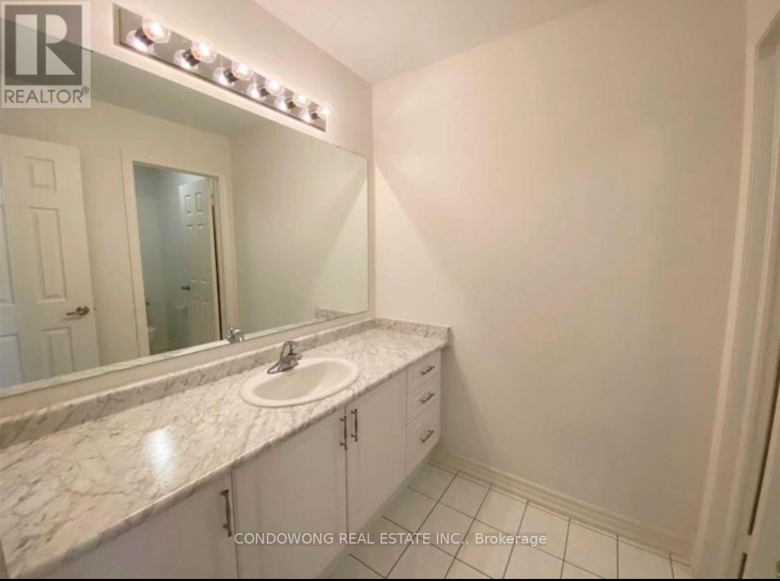 Photo 8 of 93 Markview Road, Whitchurchstouffville ON