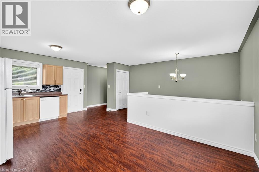 Photo 10 of 133 Grantham Avenue, St Catharines ON